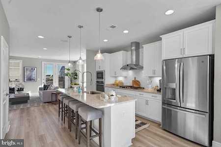 6701 Upland Manor Dr Gainesville, VA 20155