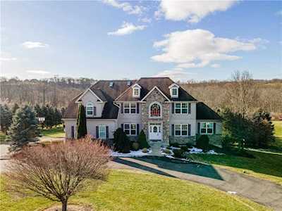 110 Fox Ridge Dr Nazareth, PA 18064