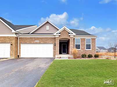 4220 Lobo Ct Naperville, IL 60564