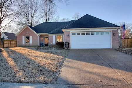 1439 Wolf Hunt Dr Collierville, TN 38017