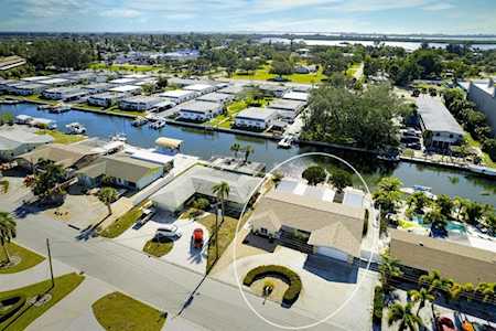9915 Royal Palm Dr Bradenton, FL 34210