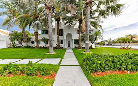 707 N Southlake Dr Hollywood, FL 33019