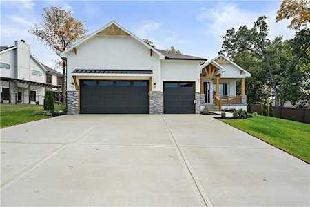 101 NW Ambersham Dr Lee's Summit, MO 64081