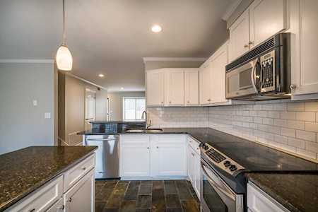 6567 S S Poplar Woods Cir Germantown, TN 38138