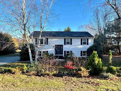 166 Stratham Heights Rd Stratham, NH 03885