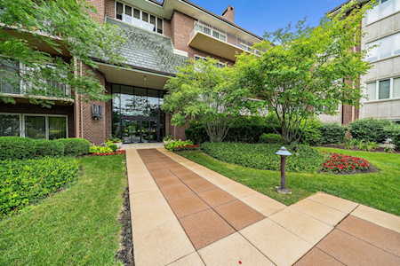 5 Oak Brook Club Dr #P3S Oak Brook, IL 60523