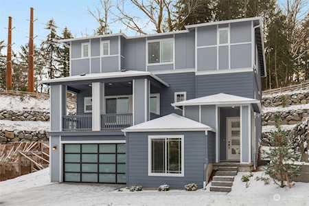 3713 NE 27th Place #13 Renton, WA 98059