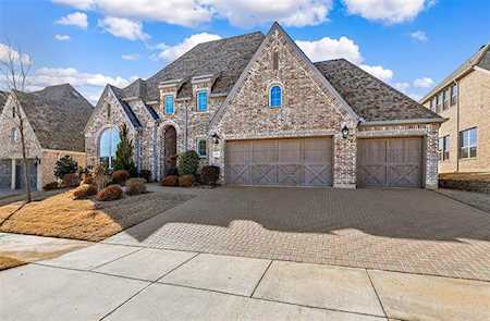 860 Garland Drive Lantana, TX 76226