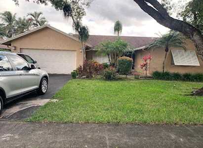 8540 SW 28th St Davie, FL 33328