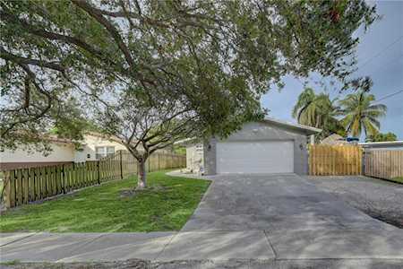 913 NE 1st St Pompano Beach, FL 33060
