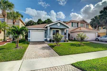 5112 Aurora Lake Cir Green Acres, FL 33463