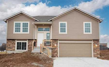 12716 Applewood Dr Grandview, MO 64030