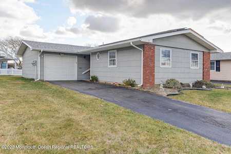 3 Masters Rd Brick, NJ 08724