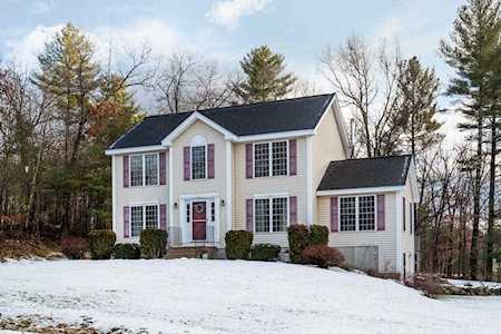38 Burgess St Litchfield, NH 03052