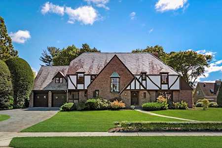 23 Phillips Avenue Swampscott, MA 01907