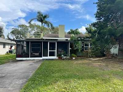 815 32nd St W Bradenton, FL 34205