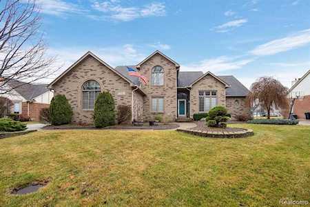5040 Vineyards Sterling Heights, MI 48314