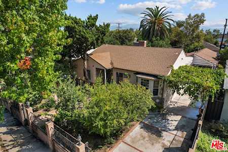 6608 Saint Clair Ave North Hollywood, CA 91606