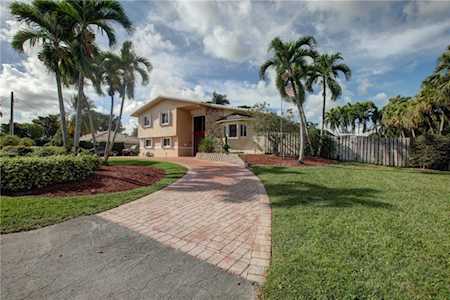1019 E Tropical Way Plantation, FL 33317