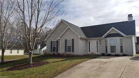 5422 Bradburn Drive Mcleansville, NC 27301