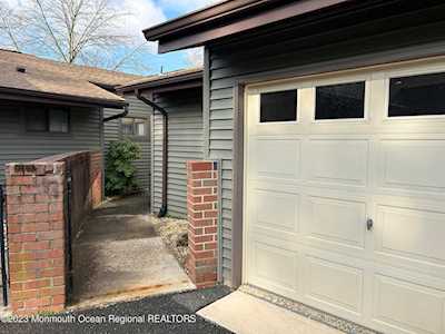 29 Hampton Ct Red Bank, NJ 07701