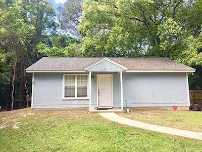 914 Pow Wow Trl Tallahassee, FL 32304