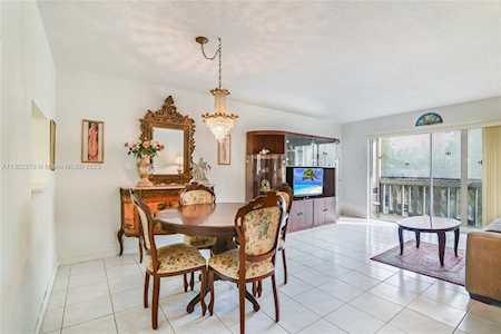 233 NE 14th Ave #304 Hallandale Beach, FL 33009