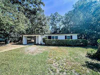 2401 Pontiac Dr Tallahassee, FL 32301