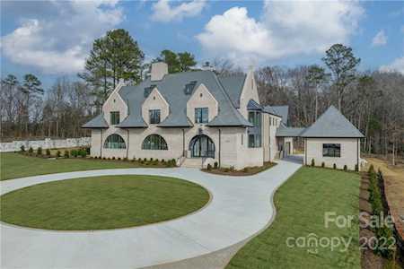 8011 Litaker Manor Ct Charlotte, NC 28270