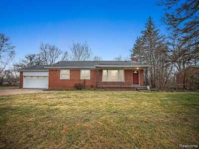 29629 Greening St Farmington Hills, MI 48334