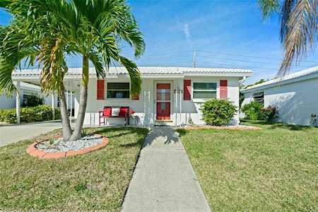 581 Spanish Dr N Longboat Key, FL 34228