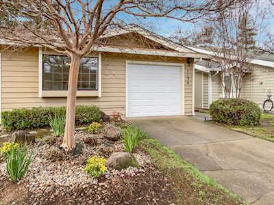 1136 Meadow Gate Drive Roseville, CA 95661