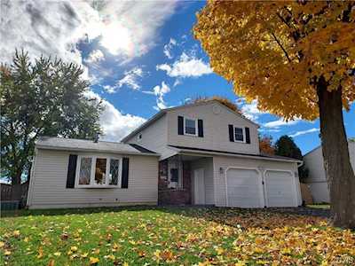 8026 Evesborough Dr Clay, NY 13041