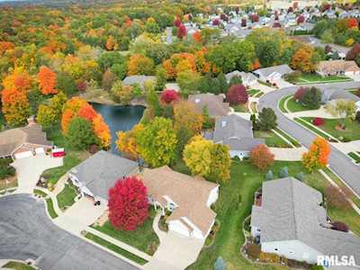 9 White Oak Ct Washington, IL 61571