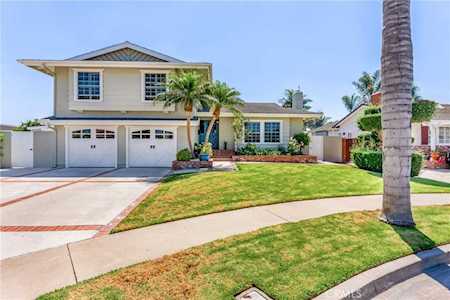 9472 Iolani Circle Huntington Beach, CA 92646