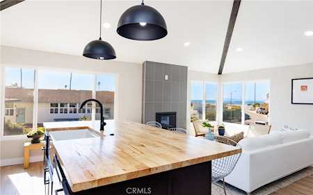 1199 New Bedford Ct Ventura, CA 93001
