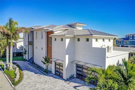700 Tarawitt Dr Longboat Key, FL 34228