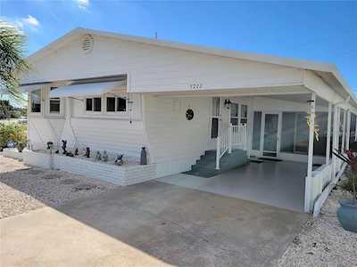 5203 Oakland Hills Ave Sarasota, FL 34234