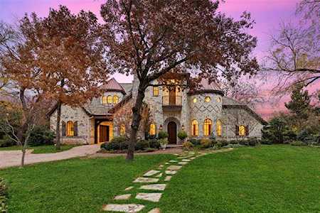 4800 Bluffview Boulevard Dallas, TX 75209