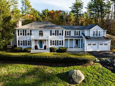 20 Whitney Woods Ln Cohasset, MA 02025