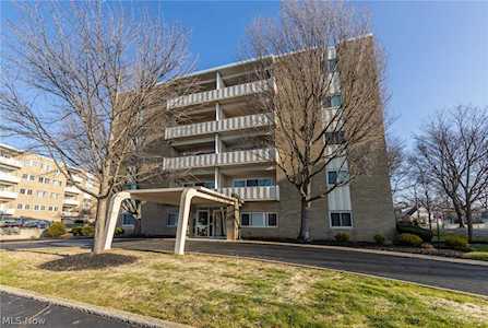 2109 Wooster Rd #56 Rocky River, OH 44116