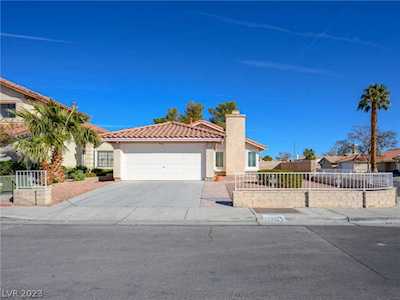 7532 Kalmalii Ave Las Vegas, NV 89147