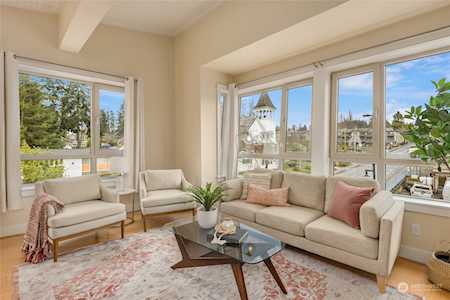 123 Bjune Dr SE #302 Bainbridge Island, WA 98110