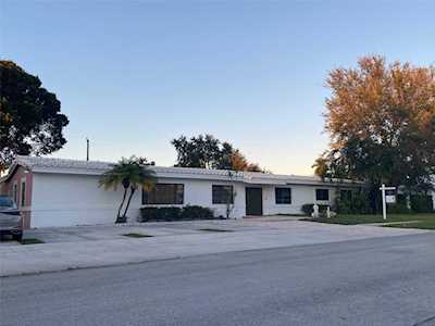 1881 NE 196th Ter Miami, FL 33179