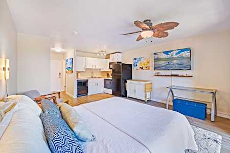3740 Lower Honoapiilani Rd #E101 Lahaina, HI 96761