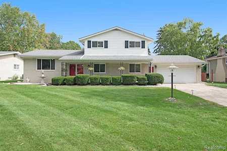 46658 Franks Shelby Twp, MI 48315