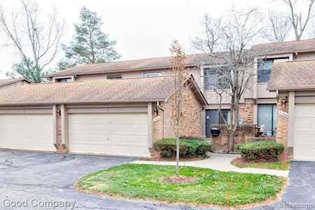 31464 Hunters Circle Dr Farmington Hills, MI 48334