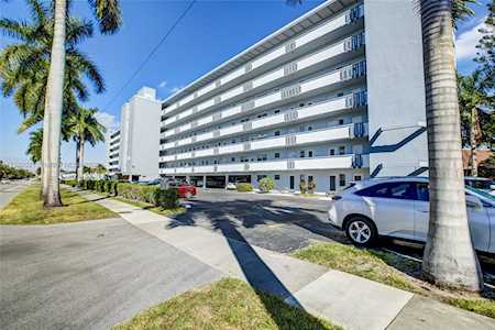 1000 NE 14th Ave #503 Hallandale Beach, FL 33009