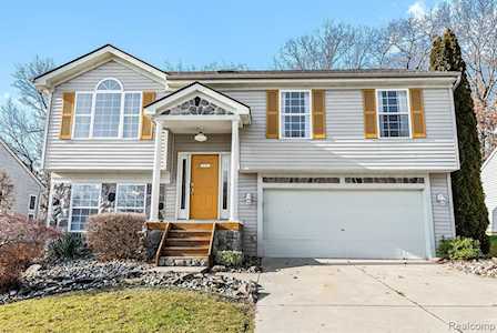 15130 Western Valley Dr Holly Vlg, MI 48442