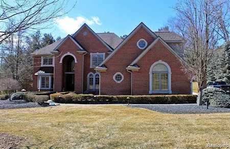 8582 Forestview Dr Canton Twp, MI 48187
